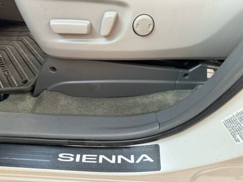 2016 Toyota Sienna XLE 8-Passenger