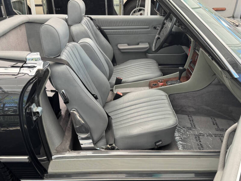 1987 Mercedes-Benz 560-Class 560 SL