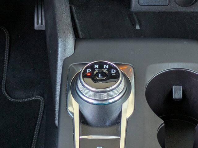 2022 Ford Escape Hybrid Titanium