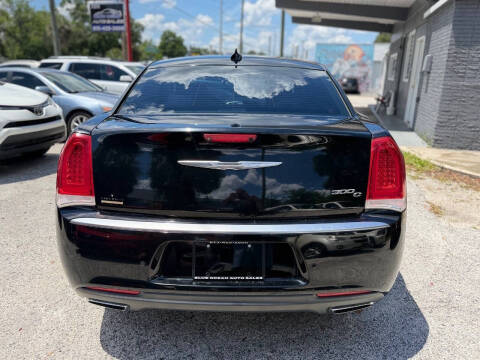 2017 Chrysler 300 C Platinum
