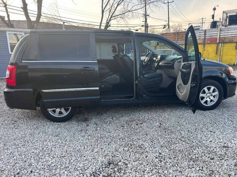2012 Chrysler Town and Country Touring