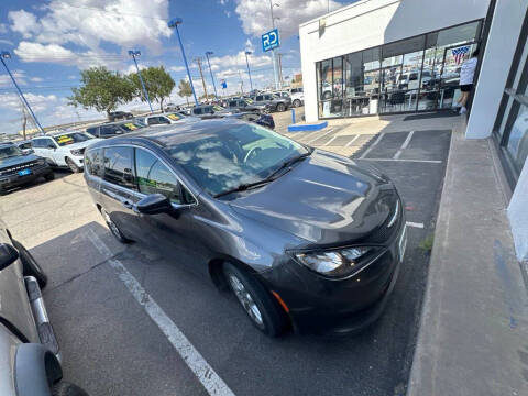 2023 Chrysler Voyager LX