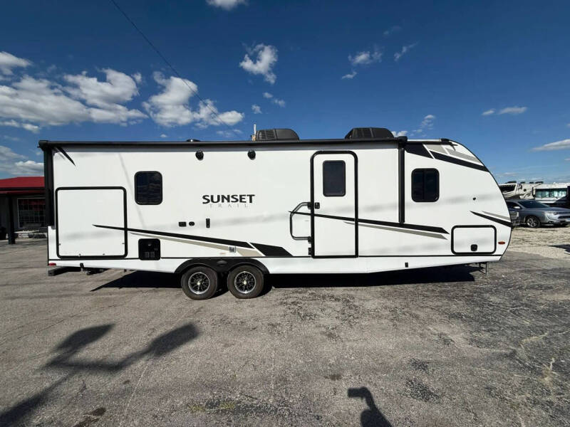 2023 Crossroads RV Sunset Trail Super Lite