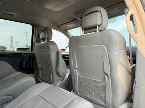 2015 Chrysler Town and Country Limited Platinum