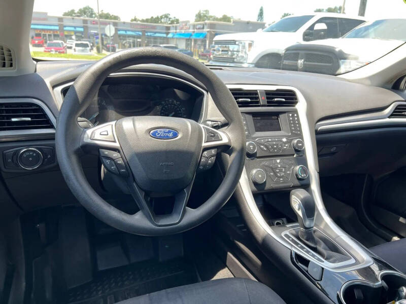 2014 Ford Fusion SE
