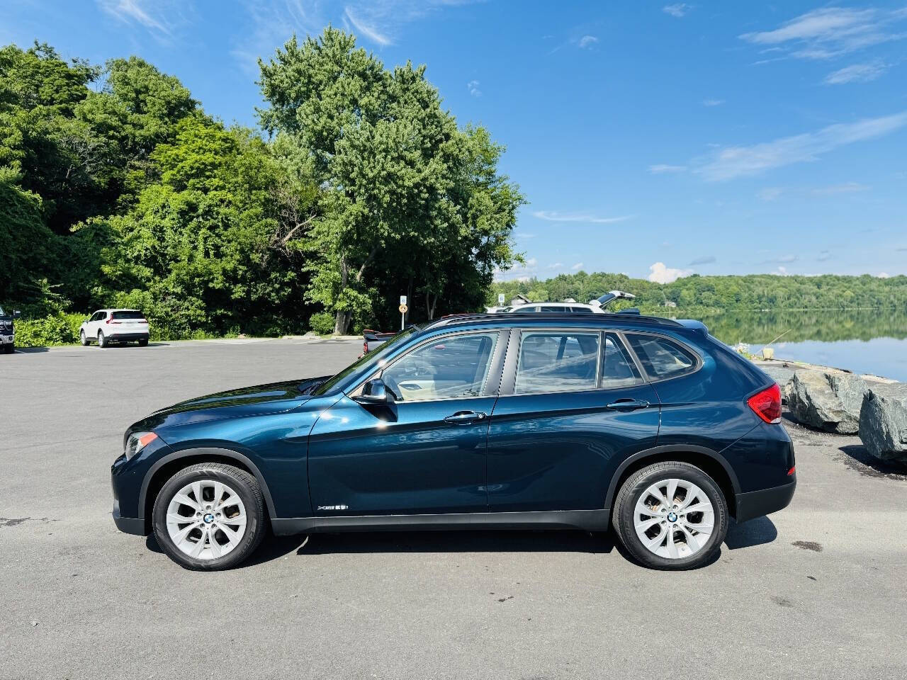 View vehicle photo 2