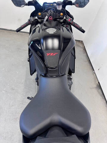 2025 Yamaha YZF-R7