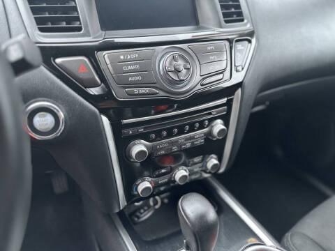 2020 Nissan Pathfinder SV