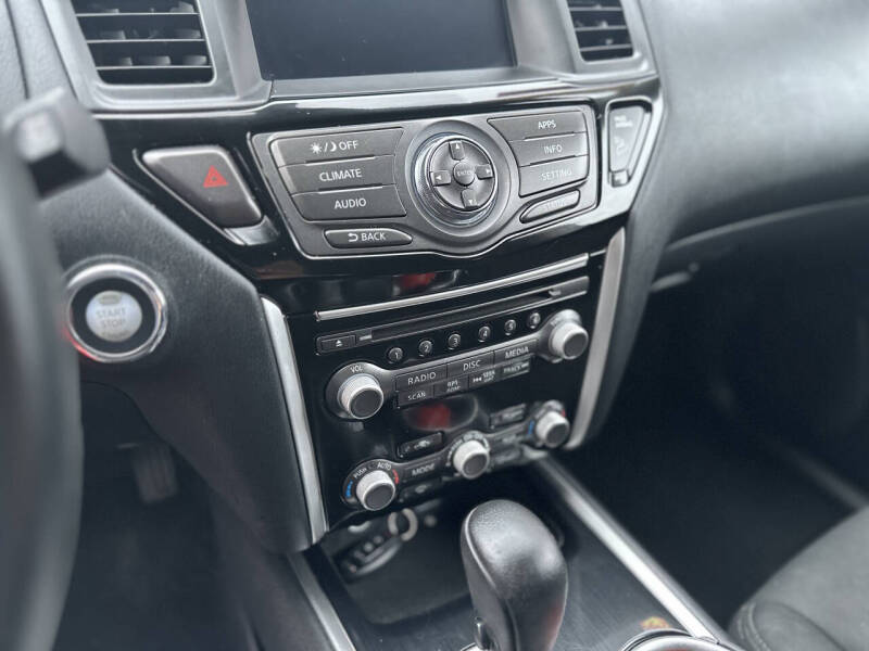 2020 Nissan Pathfinder SV