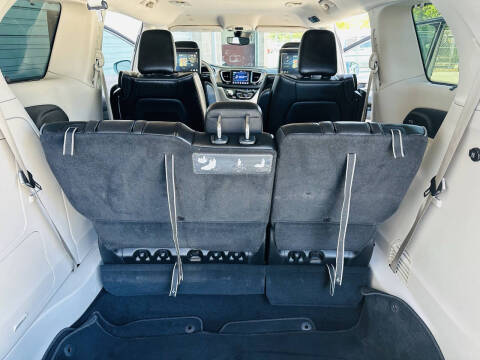 2018 Chrysler Pacifica Hybrid Limited