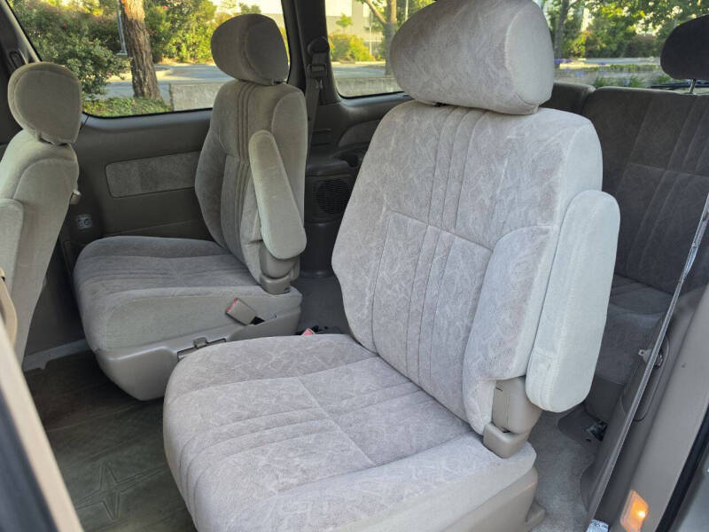 2000 Toyota Sienna LE