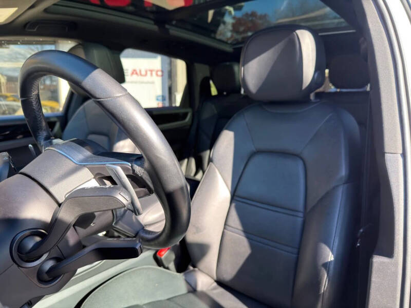 2022 Porsche Cayenne Platinum Edition