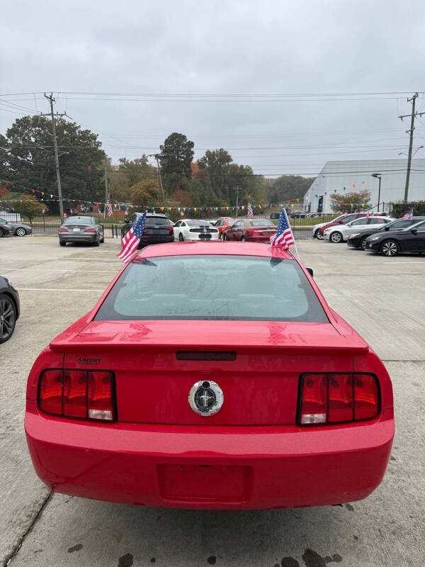 2007 Ford Mustang V6 Deluxe