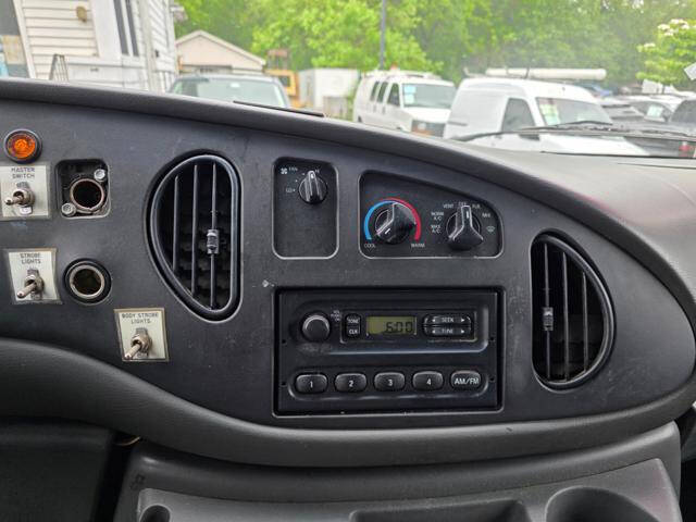 2005 Ford E-Series E-350 SD