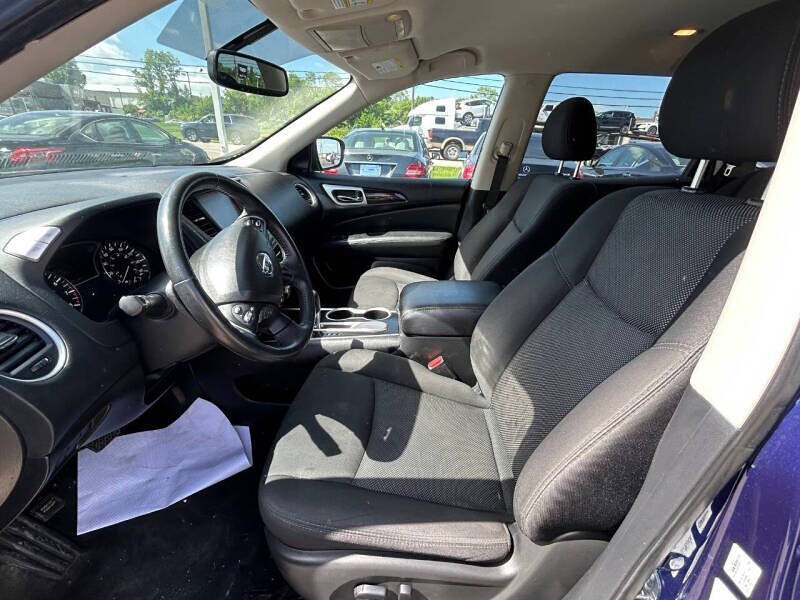 2020 Nissan Pathfinder SV