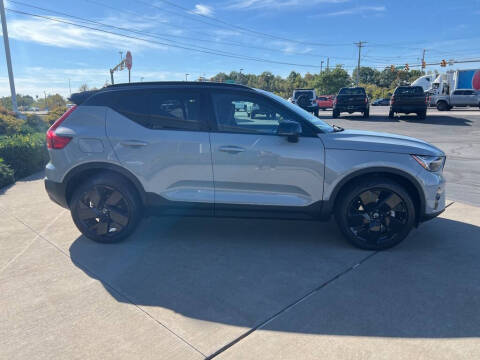 2026 Volvo XC40 B5 Ultra Black Edition