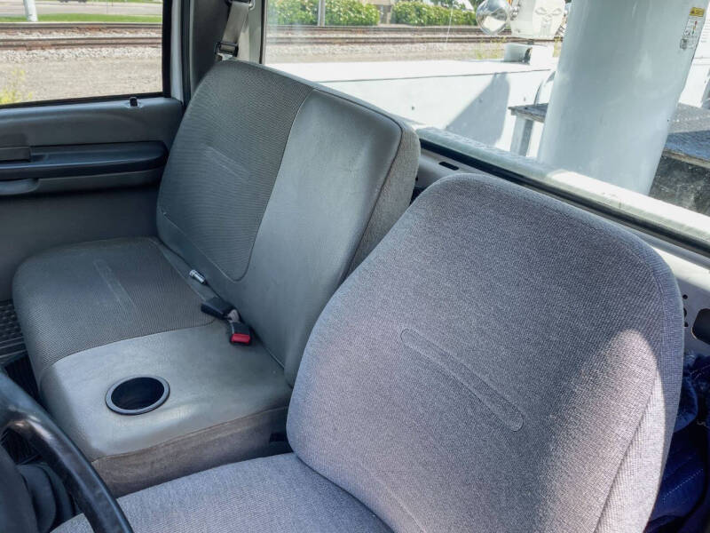 2003 Altec TA40 Ford F-750 Boom Truck