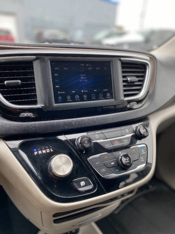 2020 Chrysler Voyager LXi