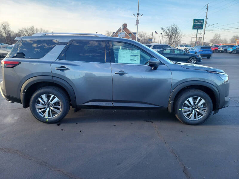 2025 Nissan Pathfinder SL