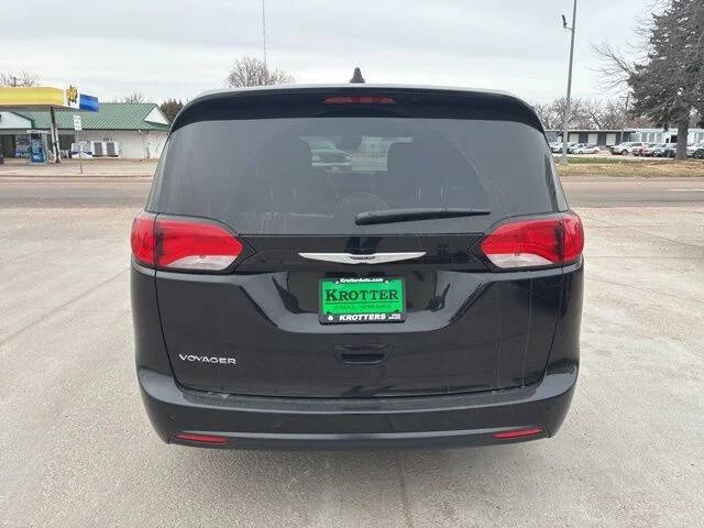 2026 Chrysler Voyager LX
