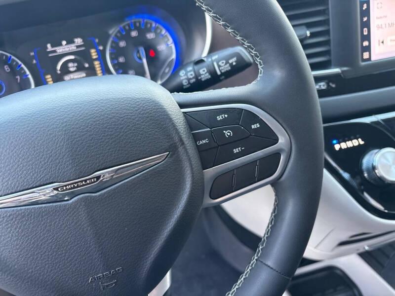 2024 Chrysler Voyager LX