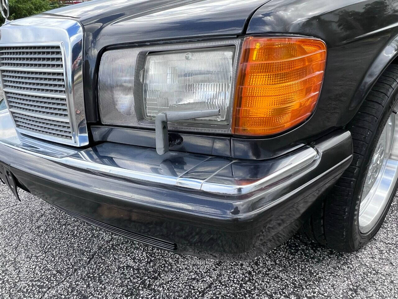 1991 Mercedes-Benz 560-Class  - $11,900