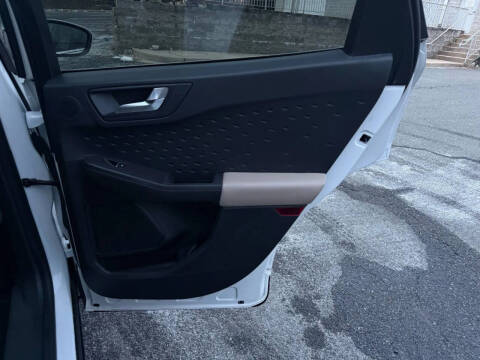 2020 Ford Escape Hybrid Titanium