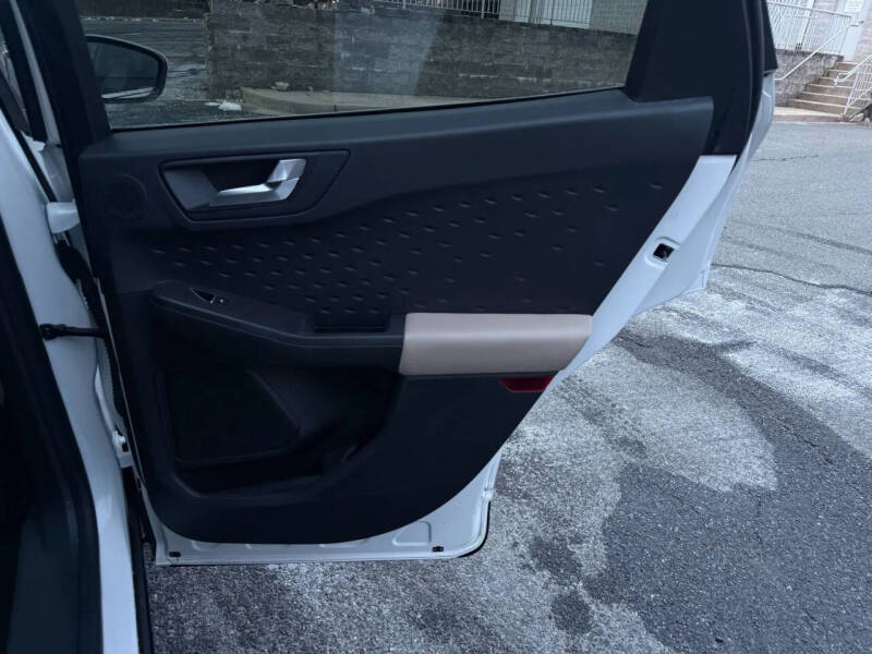 2020 Ford Escape Hybrid Titanium