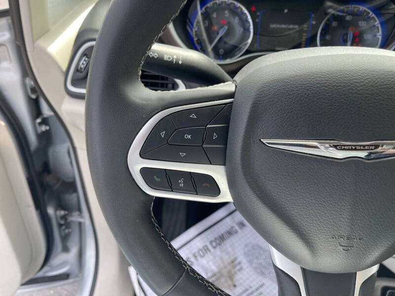 2023 Chrysler Voyager LX