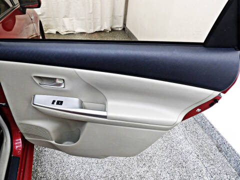 2014 Toyota Prius v Five