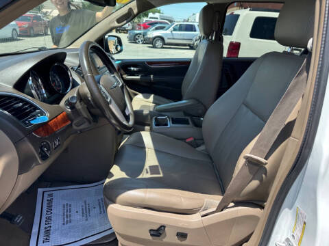 2014 Chrysler Town and Country Touring