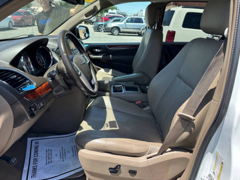 2014 Chrysler Town and Country Touring