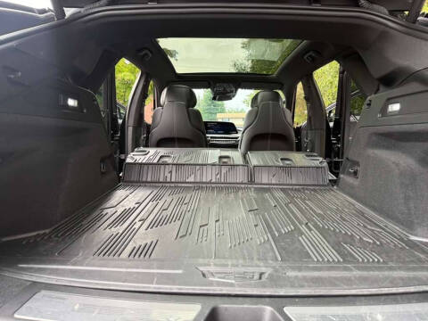 2024 Cadillac LYRIQ Luxury 1