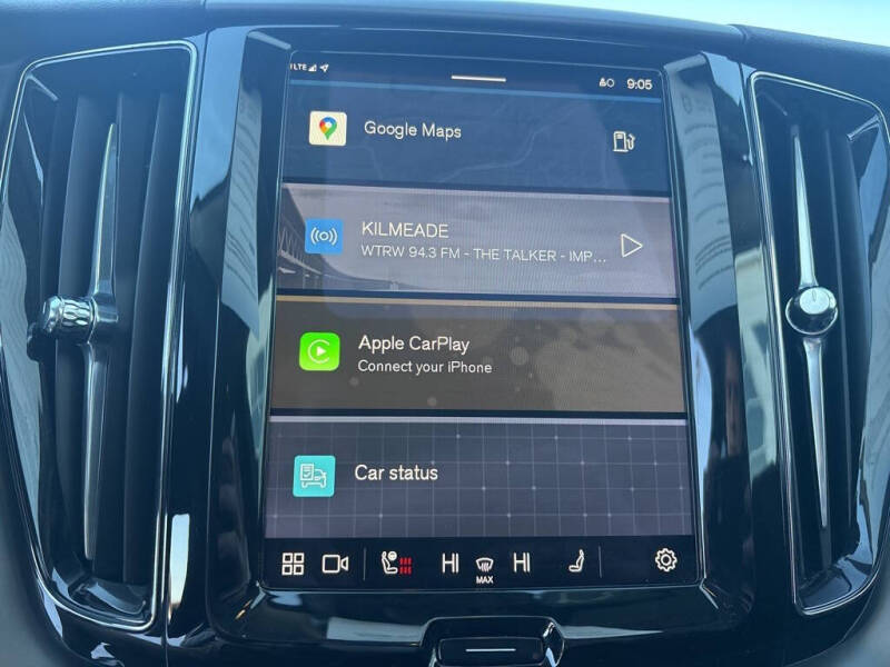 2025 Volvo XC60 B5 Core Dark Theme