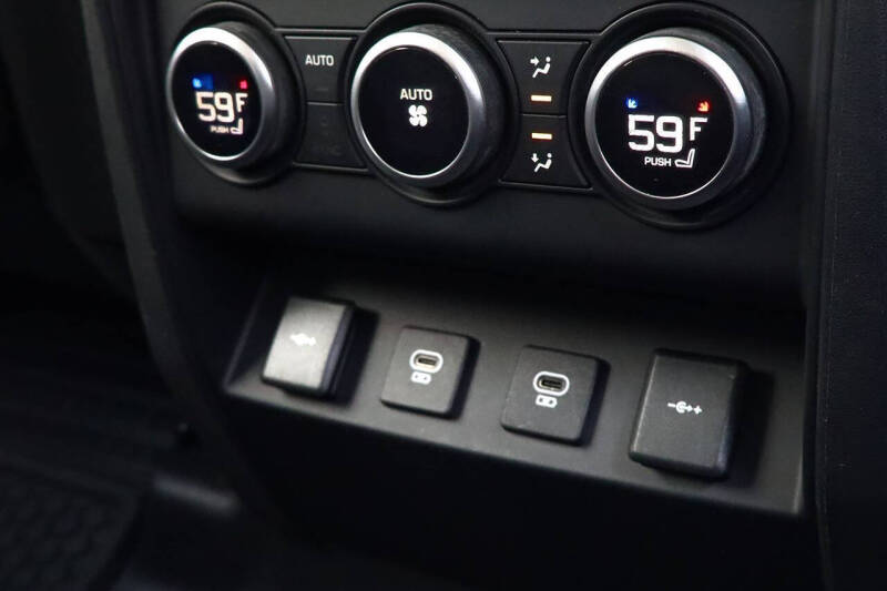 2021 Land Rover Defender 110 SE