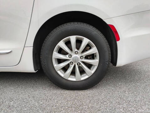 2017 Chrysler Pacifica Touring-L