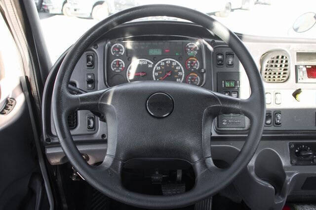 2015 Freightliner M2 106