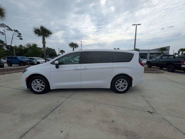 2022 Chrysler Voyager LX