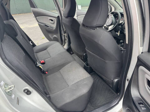2016 Toyota Yaris 5-Door LE