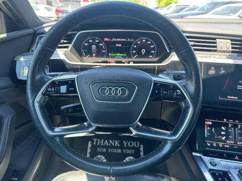 2022 Audi e-tron quattro Premium Plus