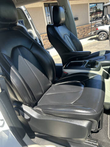 2023 Chrysler Pacifica Plug-In Hybrid Touring L