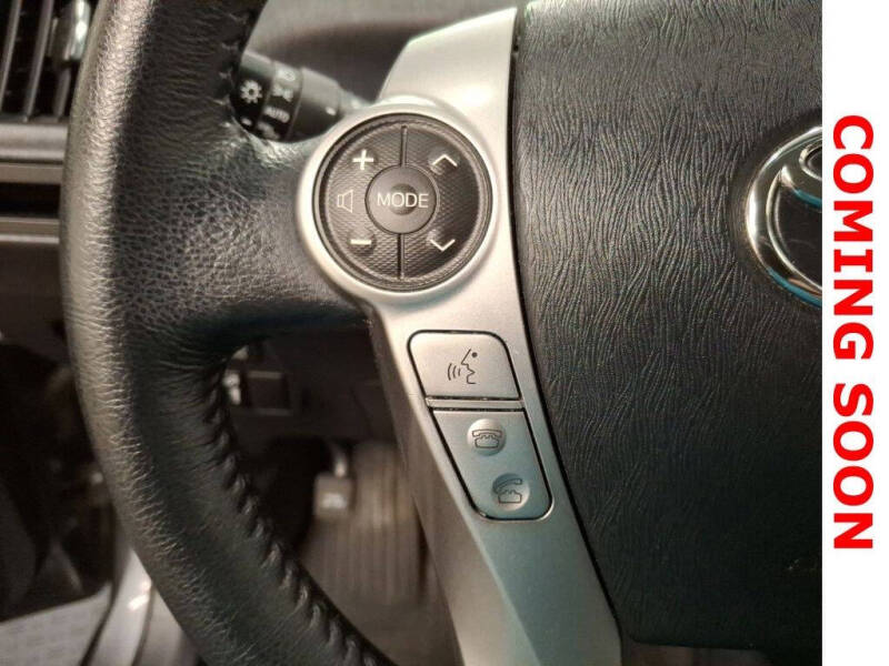 2017 Toyota Prius v Five