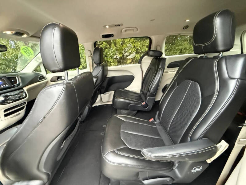 2020 Chrysler Voyager LXi