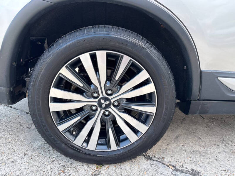 2019 Mitsubishi Outlander SE