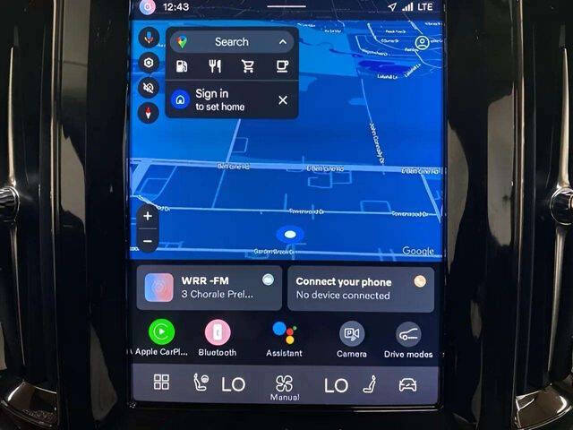 2025 Volvo XC60 B5 Core Dark Theme