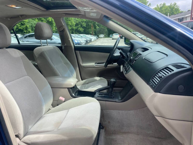 2005 Toyota Camry LE