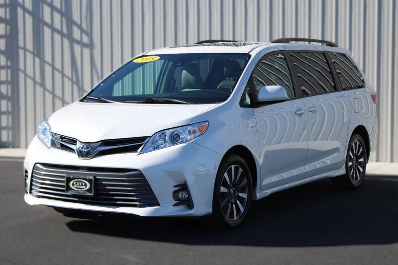 2018 Toyota Sienna XLE Premium 7-Passenger