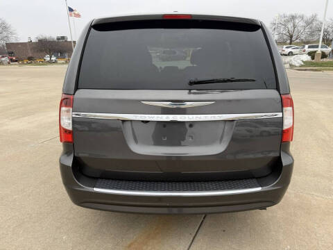 2016 Chrysler Town and Country Touring