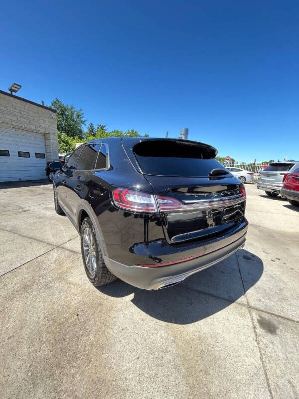 2019 Lincoln Nautilus Select