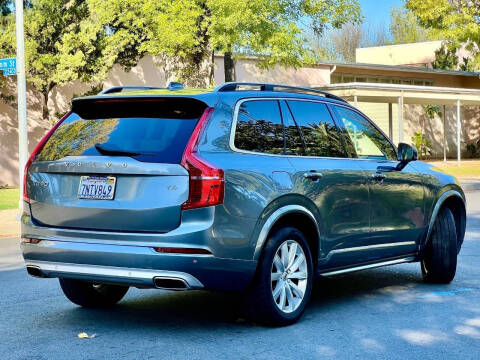 2016 Volvo XC90 T6 Momentum
